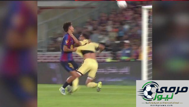 صورة .. الحكم تغاضى عن ركلة جزء للأهلي ضد برشلونة