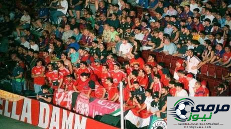 توتر وعنف في مدرجات كامب نو.. إخراج مشجعين للأهلي بعد اشتباكات مع جماهير برشلونة