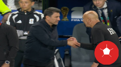 مدرب المنتخب الإيراني يُعبّر عن خيبة الأمل بعد التعادل مع مصر